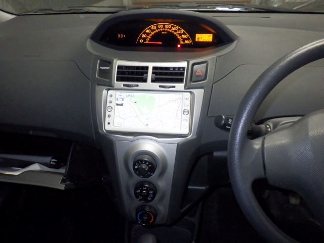 TOYOTA VITZ 2010