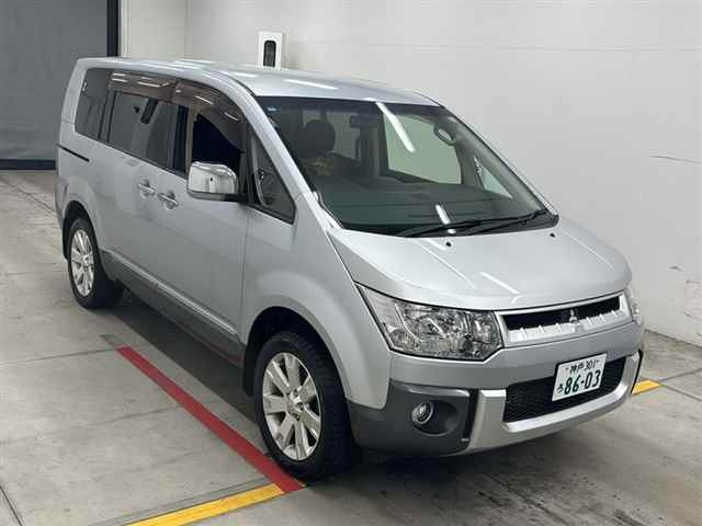 MITSUBISHI DELICA D5 2013
