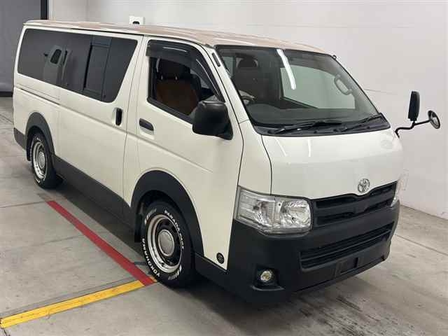 TOYOTA HIACE VAN 2011