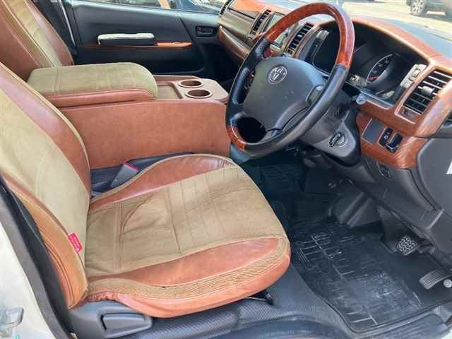 TOYOTA HIACE VAN 2011