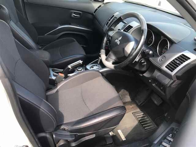 MITSUBISHI OUTLANDER 2011
