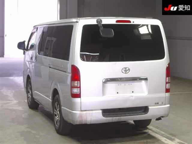 TOYOTA HIACE VAN 2009