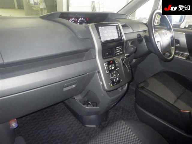 TOYOTA NOAH 2008