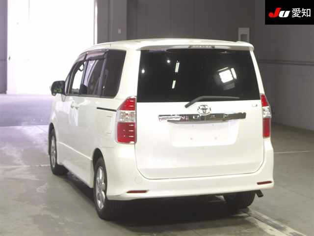 TOYOTA NOAH 2008