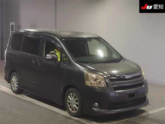 TOYOTA NOAH 2009