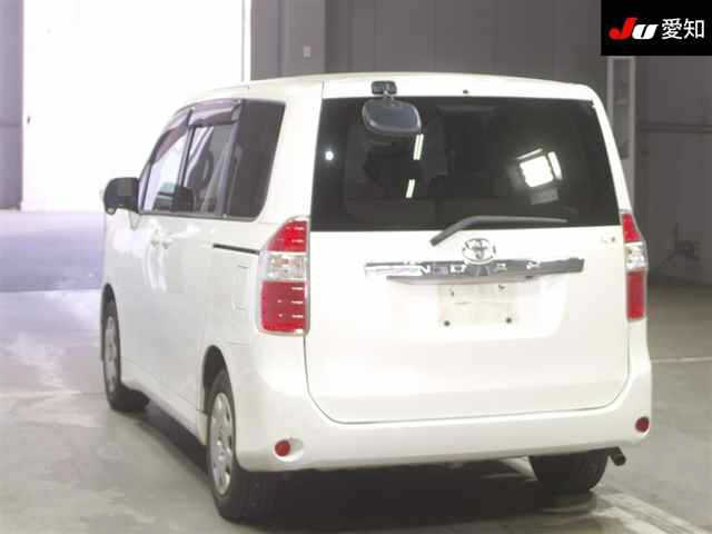 TOYOTA NOAH 2008
