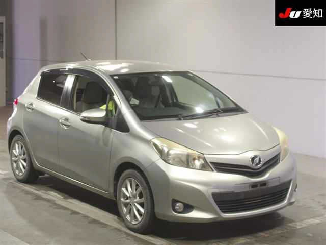 TOYOTA VITZ 2011