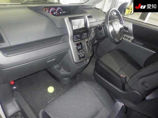 TOYOTA NOAH 2008