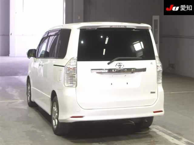 TOYOTA NOAH 2008