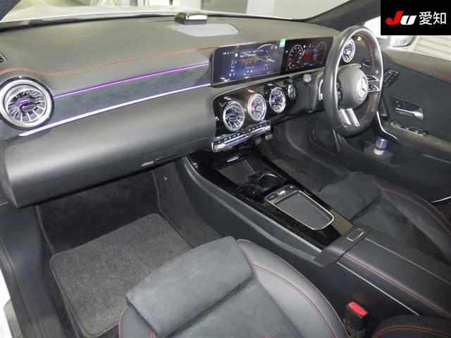 MERCEDES BENZ CLA CLASS 2024