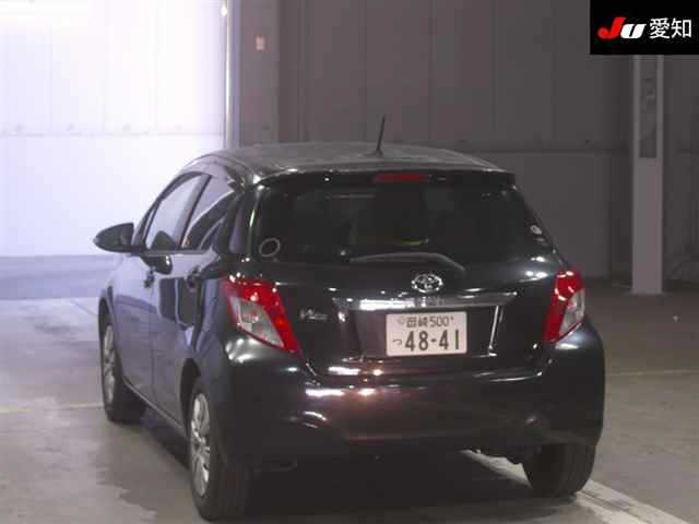 TOYOTA VITZ 2011