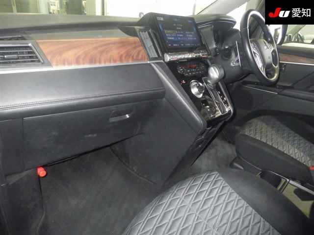 MITSUBISHI DELICA D5 2023