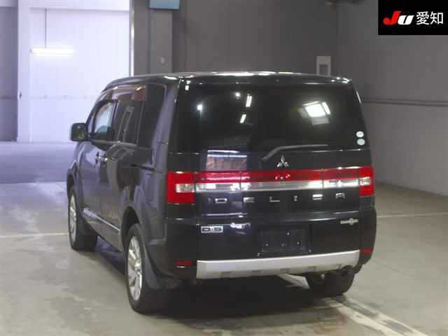MITSUBISHI DELICA D5 2009