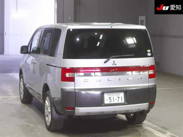MITSUBISHI DELICA D5 2011