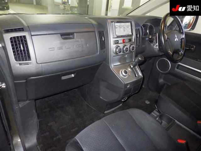 MITSUBISHI DELICA D5 2013