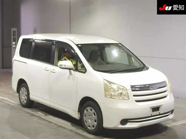 TOYOTA NOAH 2008