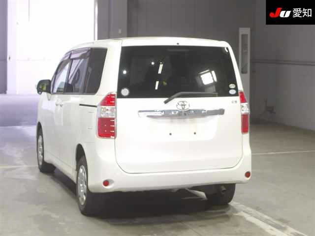 TOYOTA NOAH 2008