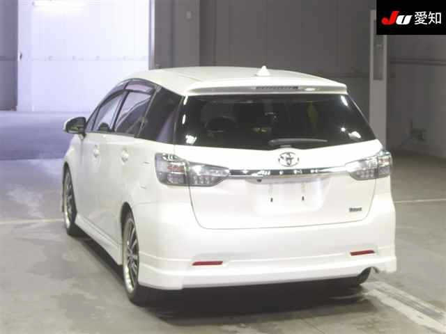 TOYOTA WISH 2013