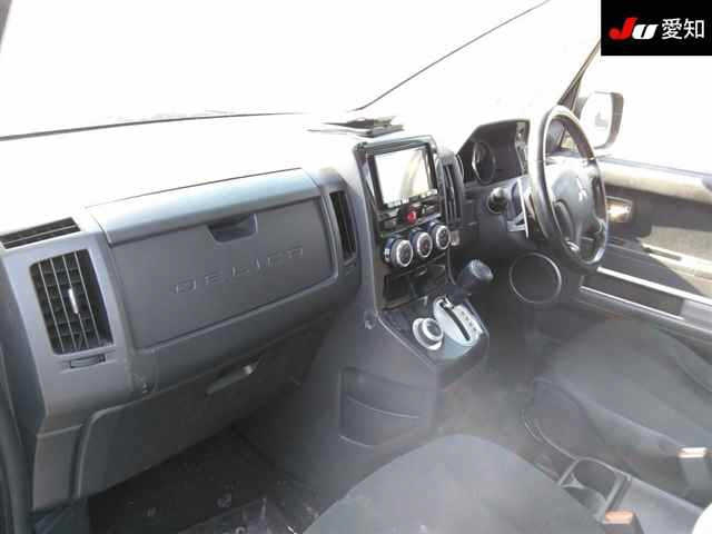MITSUBISHI DELICA D5 2015
