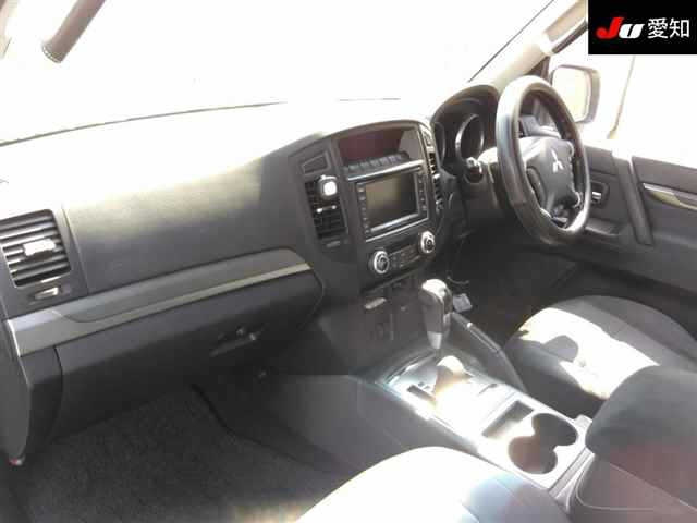 MITSUBISHI PAJERO 2011