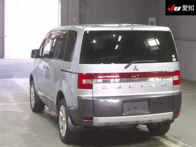 MITSUBISHI DELICA D5 2010