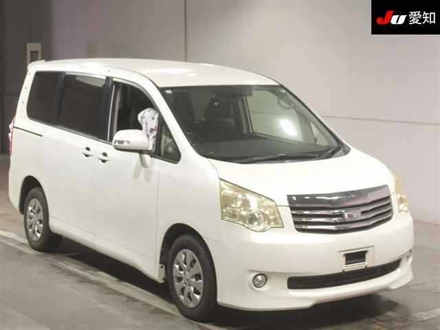 TOYOTA NOAH 2013