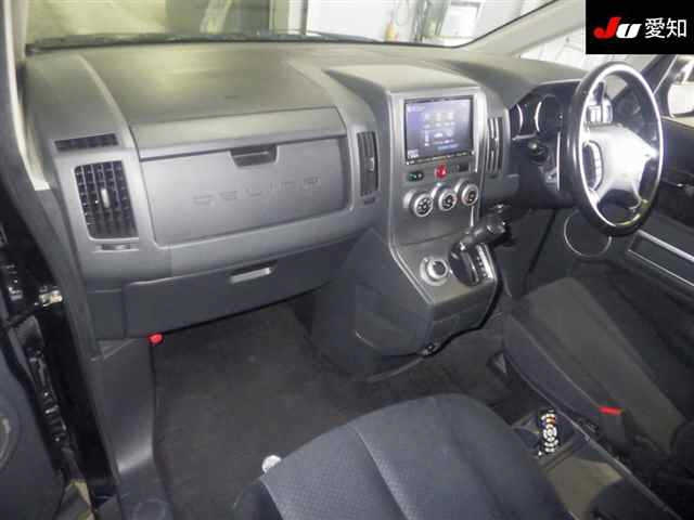 MITSUBISHI DELICA D5 2011