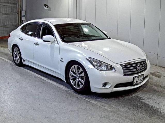 NISSAN FUGA 2011