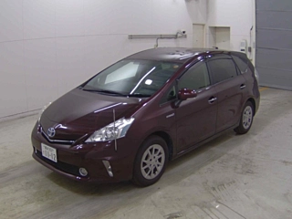 TOYOTA PRIUS ALPHA 2014