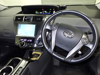 TOYOTA PRIUS ALPHA 2014