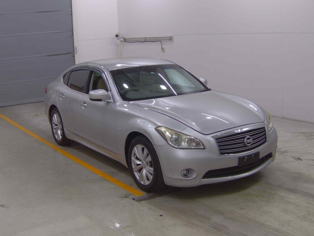 NISSAN FUGA 2009
