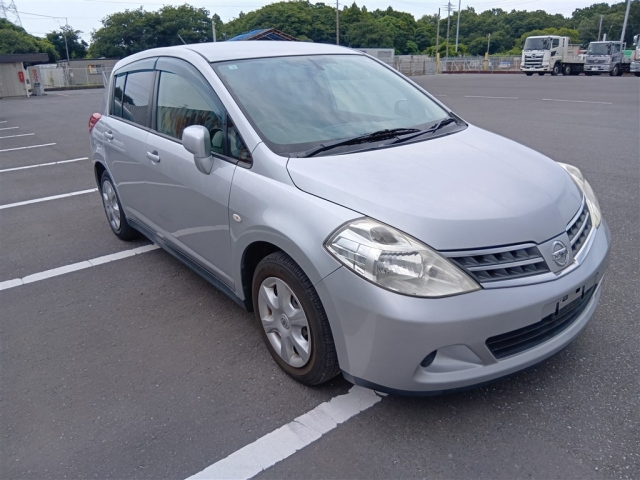 NISSAN TIIDA 2010