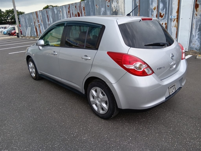 NISSAN TIIDA 2010