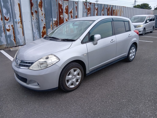 NISSAN TIIDA 2010