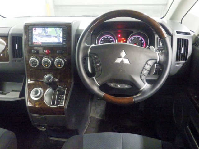 MITSUBISHI DELICA D5 2009