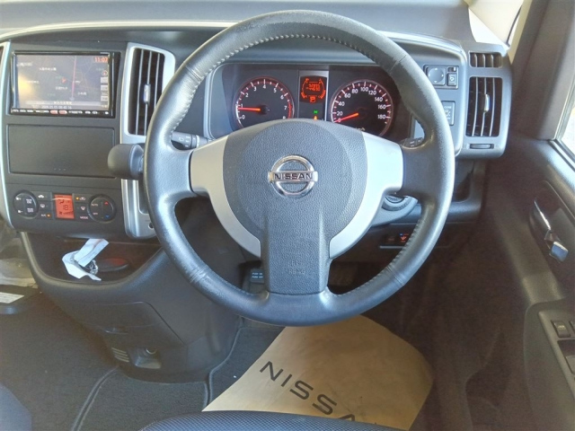 NISSAN SERENA 2009