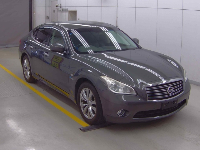 NISSAN FUGA 2013
