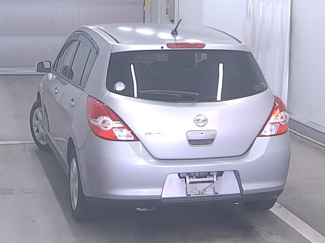 NISSAN TIIDA 2010