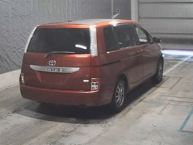 TOYOTA ISIS 2013