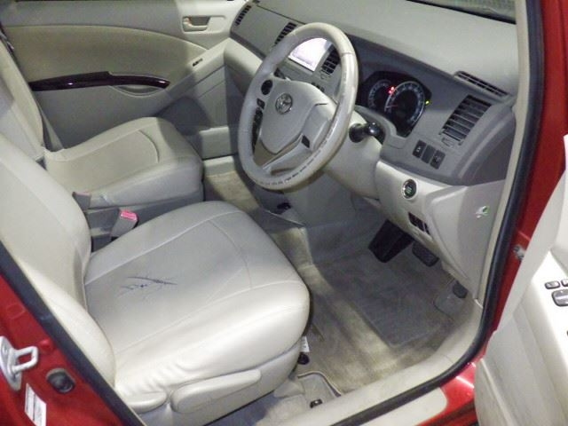 TOYOTA ISIS 2013