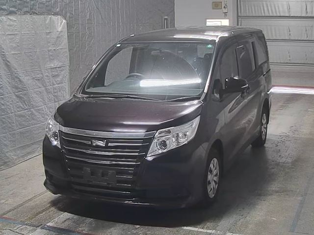 TOYOTA NOAH 2015