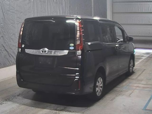 TOYOTA NOAH 2015