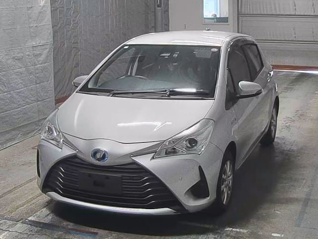 TOYOTA VITZ 2018