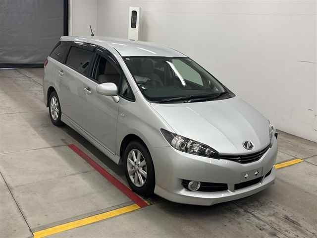 TOYOTA WISH 2011