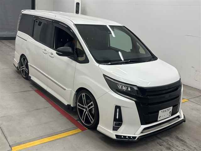 TOYOTA NOAH 2018