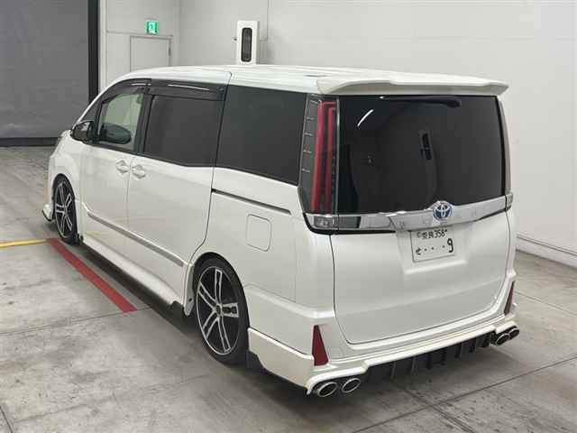 TOYOTA NOAH 2018