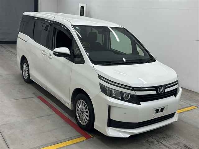 TOYOTA VOXY 2015