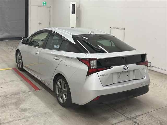 TOYOTA PRIUS 2021