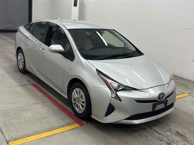 TOYOTA PRIUS 2018