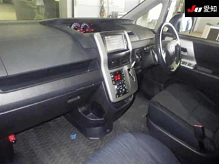 TOYOTA NOAH 2012